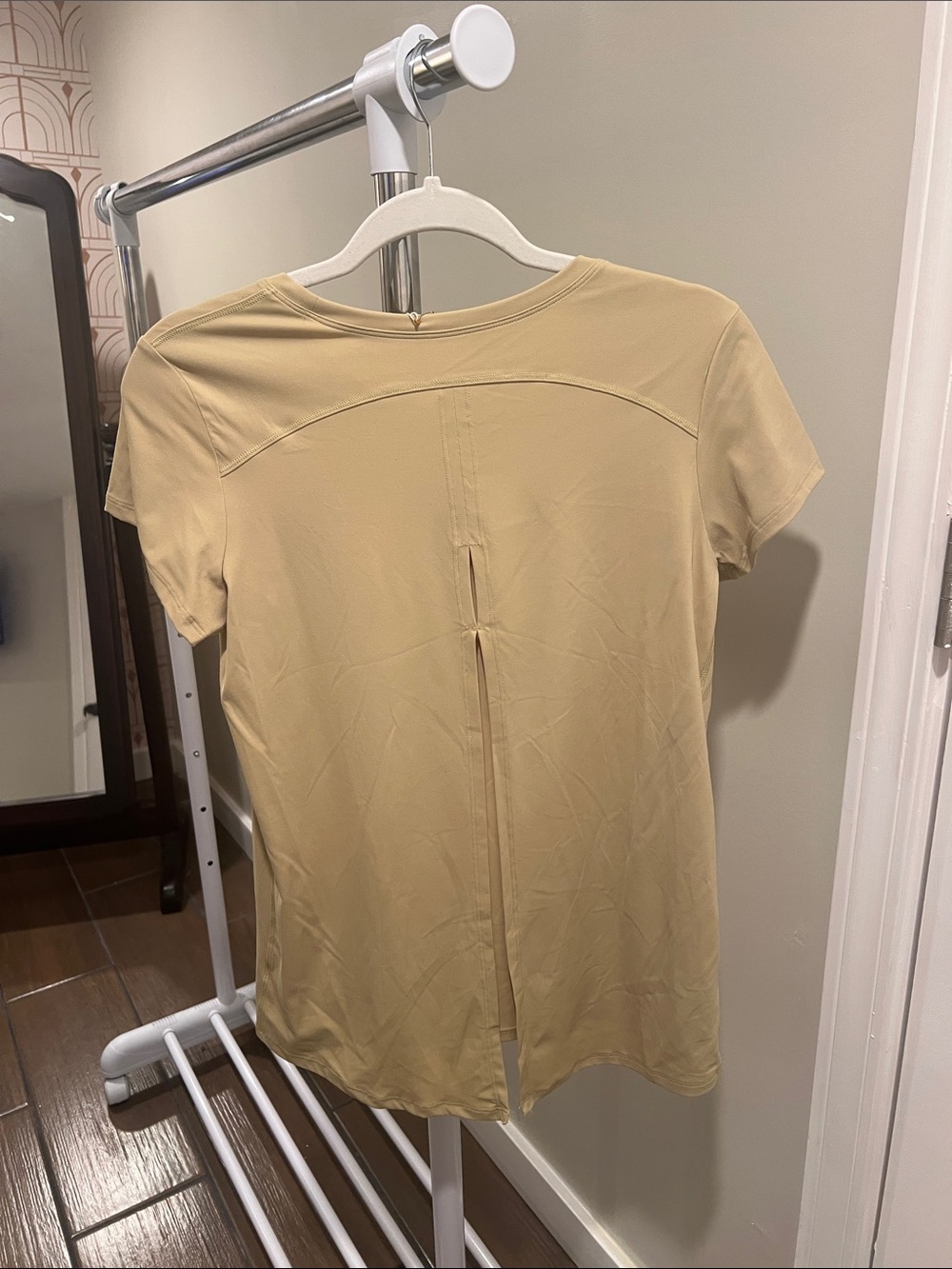 Women’s Short Sleeve Split-Back Top in Light Tan